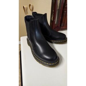 DR MARTENS 2976 SMOOTH LEATHER PLATFORM CHELSEA BLACK BOOTS SIZE 8 MENS/WOMENS 9